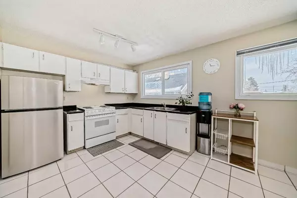 Calgary, AB T2C 1C1,7630 Ogden RD SE #3