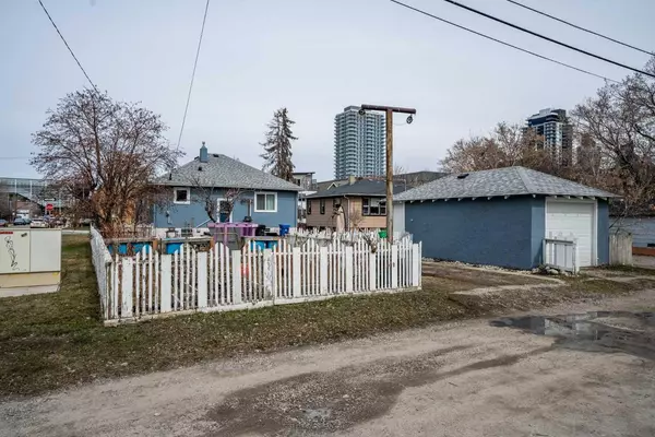 Calgary, AB T3C 0R3,1639 12 AVE SW