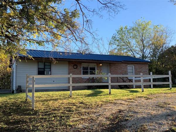 207 Sixth, Hico, TX 76457