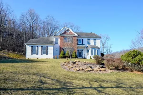 25 Split Rock Rd, North Haledon Boro, NJ 07508