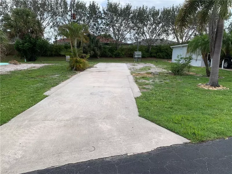 587 Palm DR, Naples, FL 34114