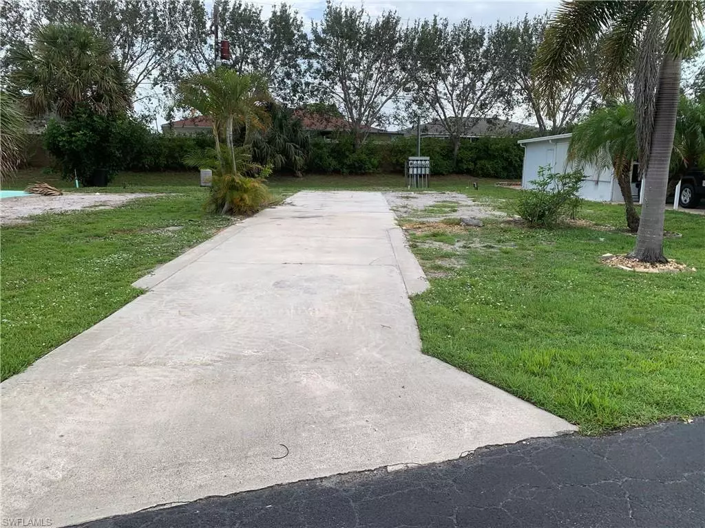 Naples, FL 34114,587 Palm DR