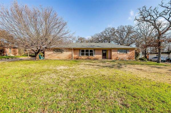 608 W Hillcrest Street, Keene, TX 76059