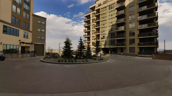 Calgary, AB T2Y 0K5,10 Shawnee HL SW #602