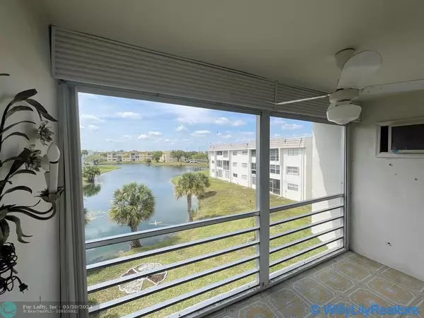 Sunrise, FL 33322,8280 Sunrise Lakes Blvd  #304