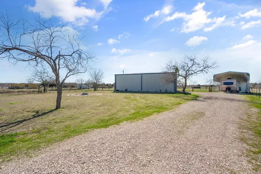 155 County Road 3144, Corsicana, TX 75109