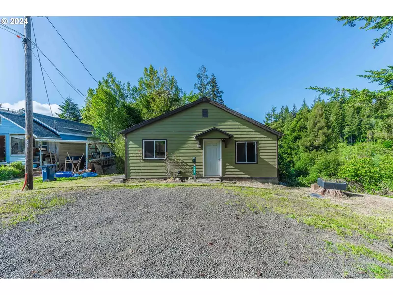 760 E 3RD ST, Coquille, OR 97423