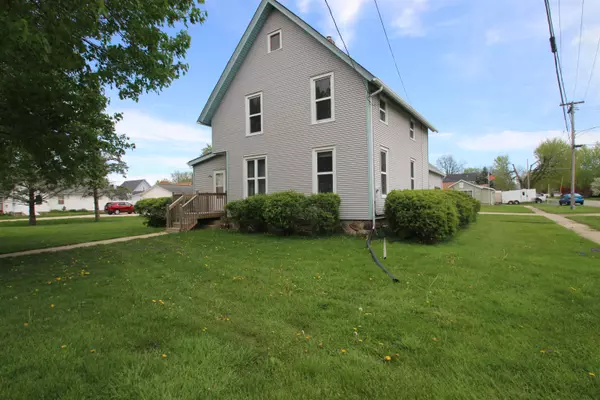 105 E Grove Street, Capron, IL 61012
