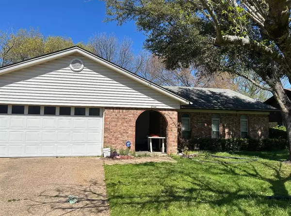 2104 Pebblecreek Drive, Cleburne, TX 76033