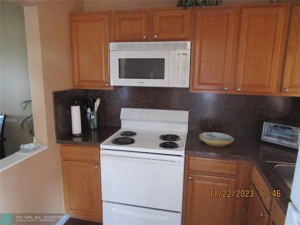 Sunrise, FL 33322,9001 Sunrise Lakes Blvd  #305