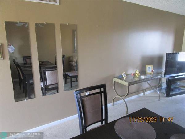 Sunrise, FL 33322,9001 Sunrise Lakes Blvd  #305