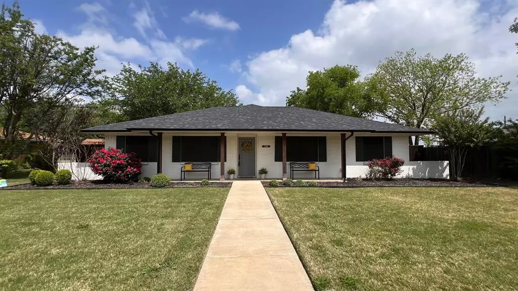 106 Hillcrest Street, Midlothian, TX 76065