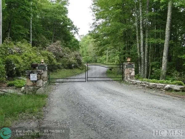 Other City - Not In The State Of Florida, NC 28736,118 LEAFY KNOLL CR