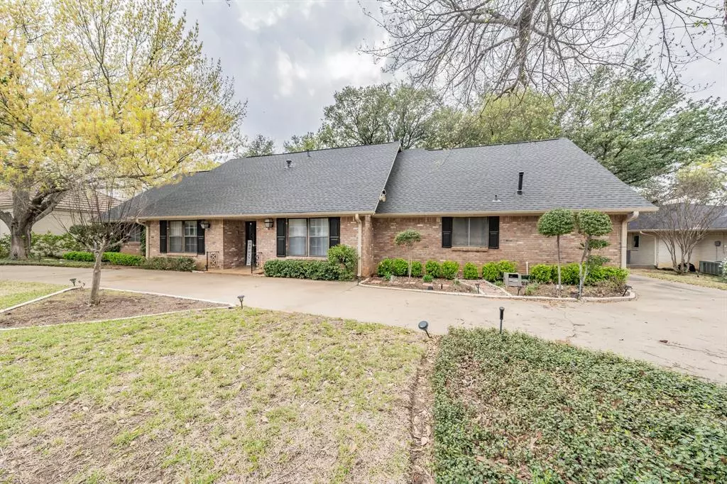 Arlington, TX 76013,1214 Canterbury Court