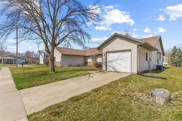 Iowa City, IA 52240,18 Blue Stem Ct