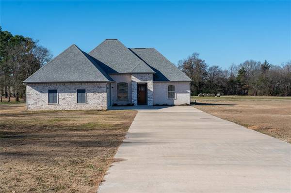 18 Private Road 54329,  Pittsburg,  TX 75686