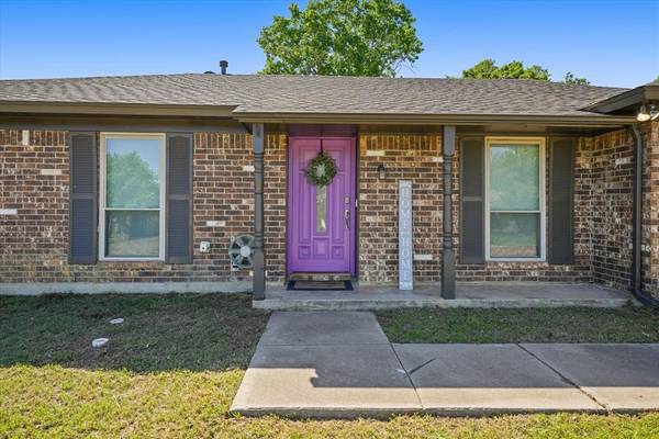 925 Prestwick Street, Bedford, TX 76022