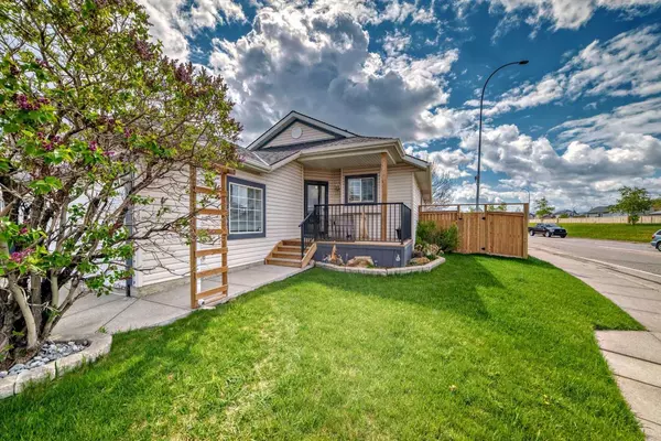 Calgary, AB T3K 4E2,3 Harvest Oak DR NE