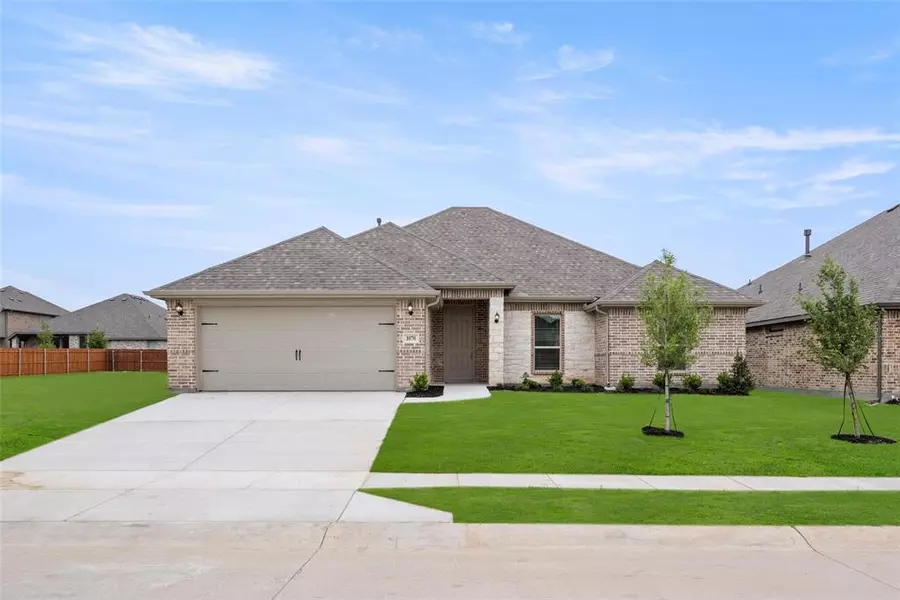 1070 Fleetwood Drive, Justin, TX 76247