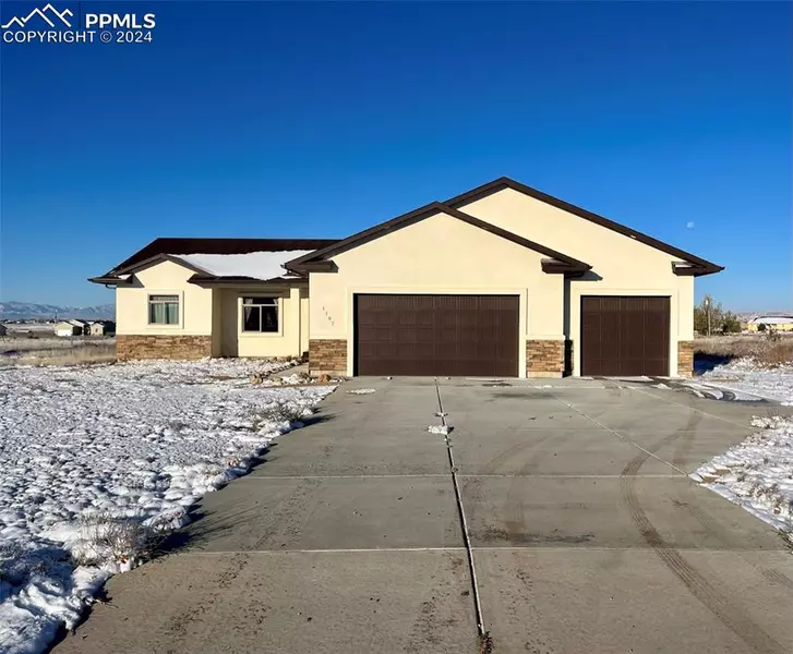 1187 N Knotty Pine LN, Pueblo, CO 81007