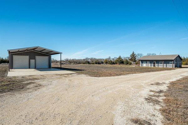 254 County Rd 4445,  Trenton,  TX 75490