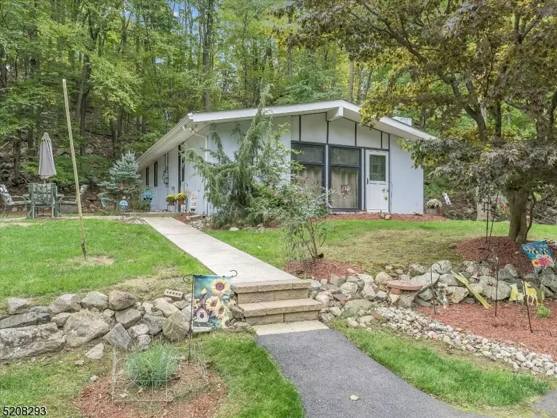 Hopatcong Boro, NJ 07843,15 Stevens Trl