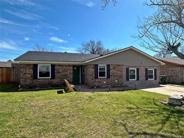 6236 Douglas Drive, Watauga, TX 76148