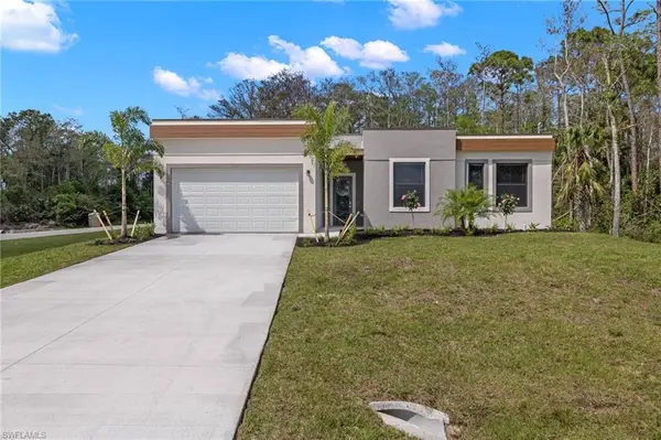 128 Viewpoint DR, Lehigh Acres, FL 33972