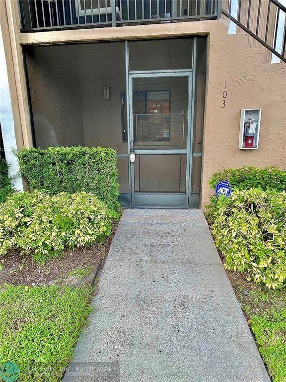 Weston, FL 33326,429 Lakeview Dr  #103