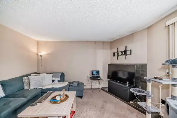 Calgary, AB T2E 0B3,409 1 AVE NE #203