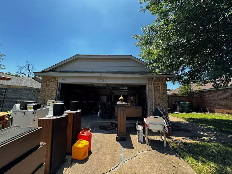 2519 Butterfield Drive, Fort Worth, TX 76133