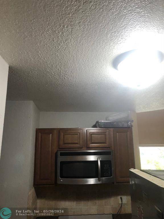 Lauderdale Lakes, FL 33309,3445 NW 44th St  #207