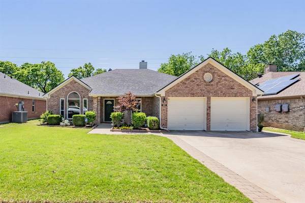 852 Park Forest Drive, Hurst, TX 76053