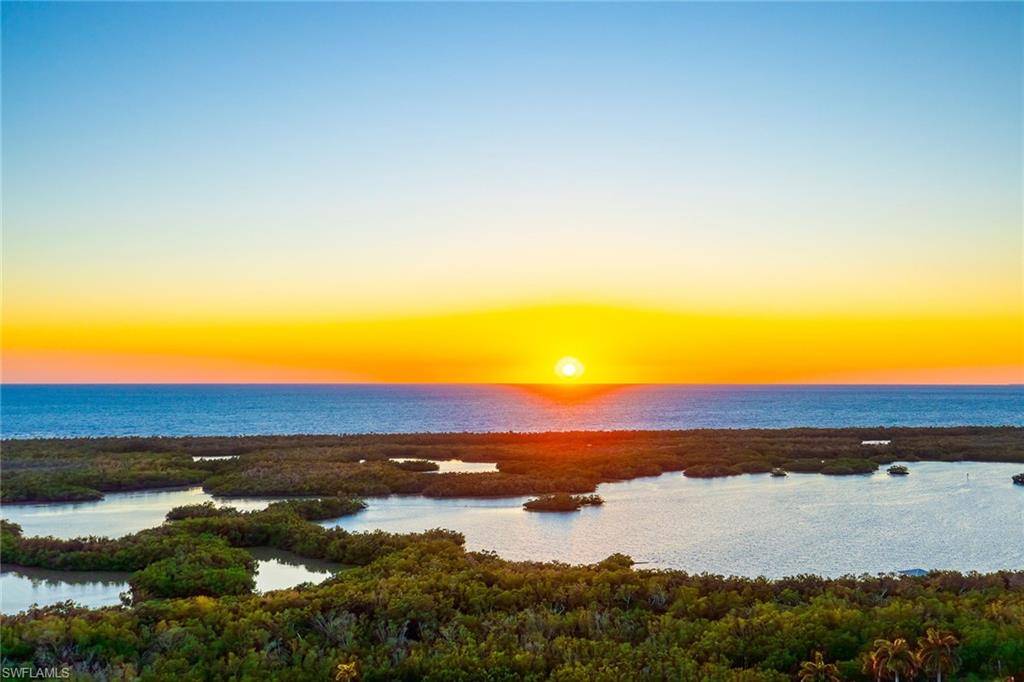 Naples, FL 34110,13915 Old Coast RD 906