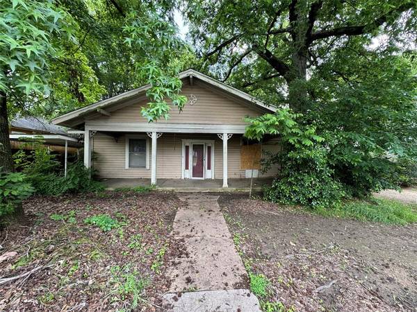 740 Pine Bluff Street, Paris, TX 75460