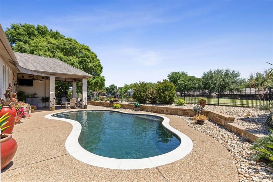 1010 Masters Drive, Mansfield, TX 76063