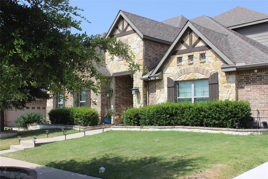 303 Wisteria Way, Red Oak, TX 75154