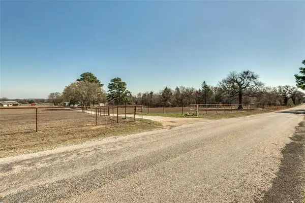 Alvord, TX 76225,1104 County Road 2560