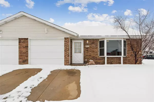 305 Sugar Creek Ln, North Liberty, IA 52317