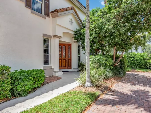 Naples, FL 34103,113 Colonade CIR 202