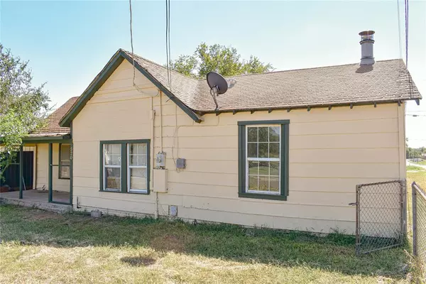 520 W 10th Street, Elk City, OK 73644