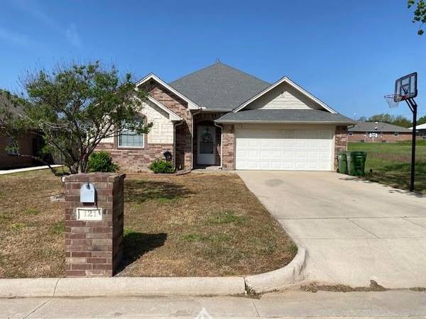 121 Chisolm Trail Court, Springtown, TX 76082