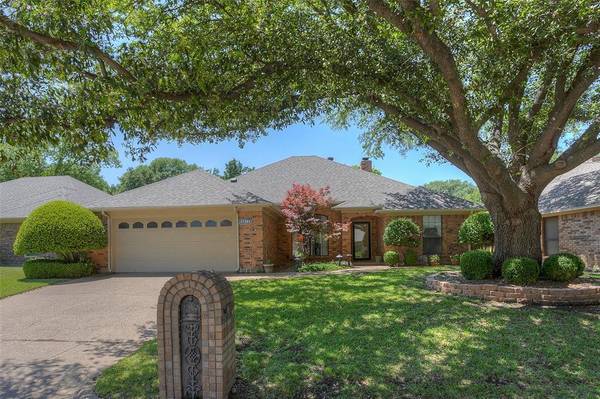 4817 Courtside Drive,  Fort Worth,  TX 76133