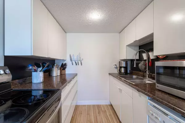 Calgary, AB T2J4L4,9930 Bonaventure DR SE #405