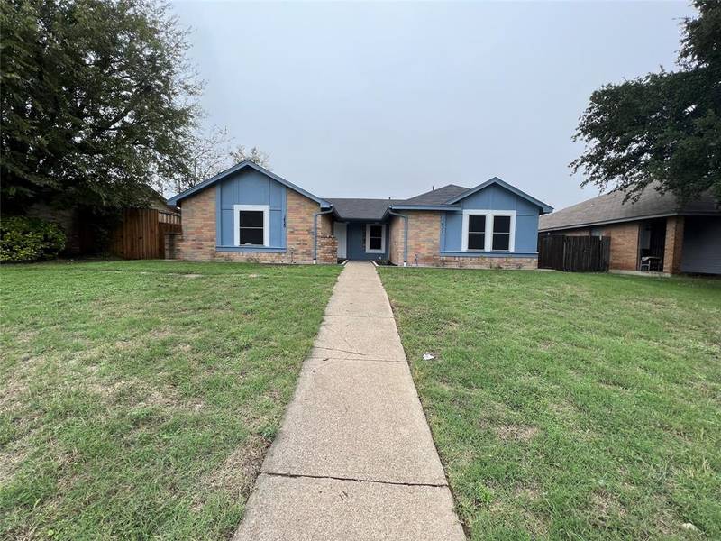 1431 & 1429 N Bluegrove Road, Lancaster, TX 75134