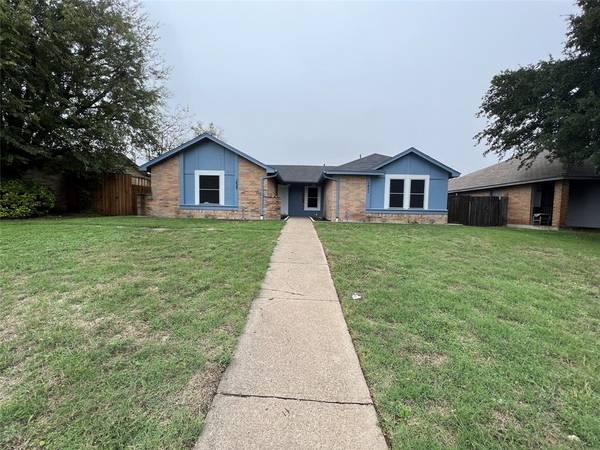 1431 & 1429 N Bluegrove Road,  Lancaster,  TX 75134