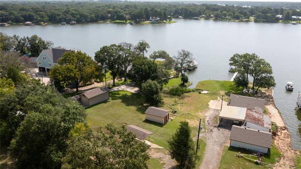 212 Pin Oak Drive,  Mabank,  TX 75156