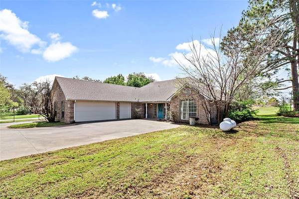 205 San Chez Drive,  Lake Kiowa,  TX 76240