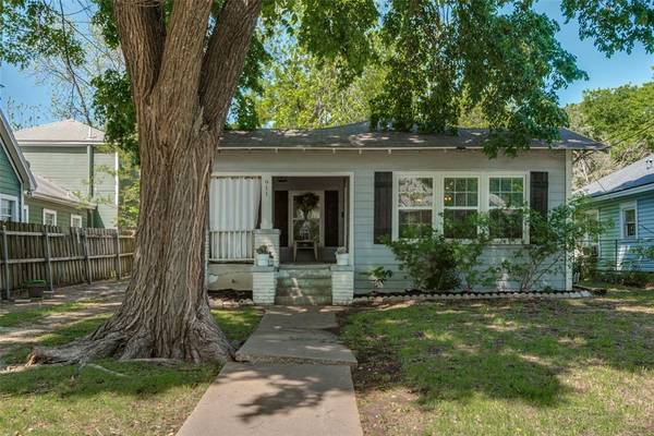 911 S Adams Avenue,  Dallas,  TX 75208