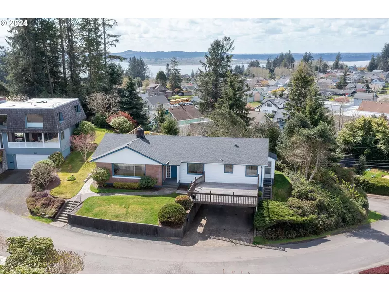 945 RIDGE DR, Astoria, OR 97103